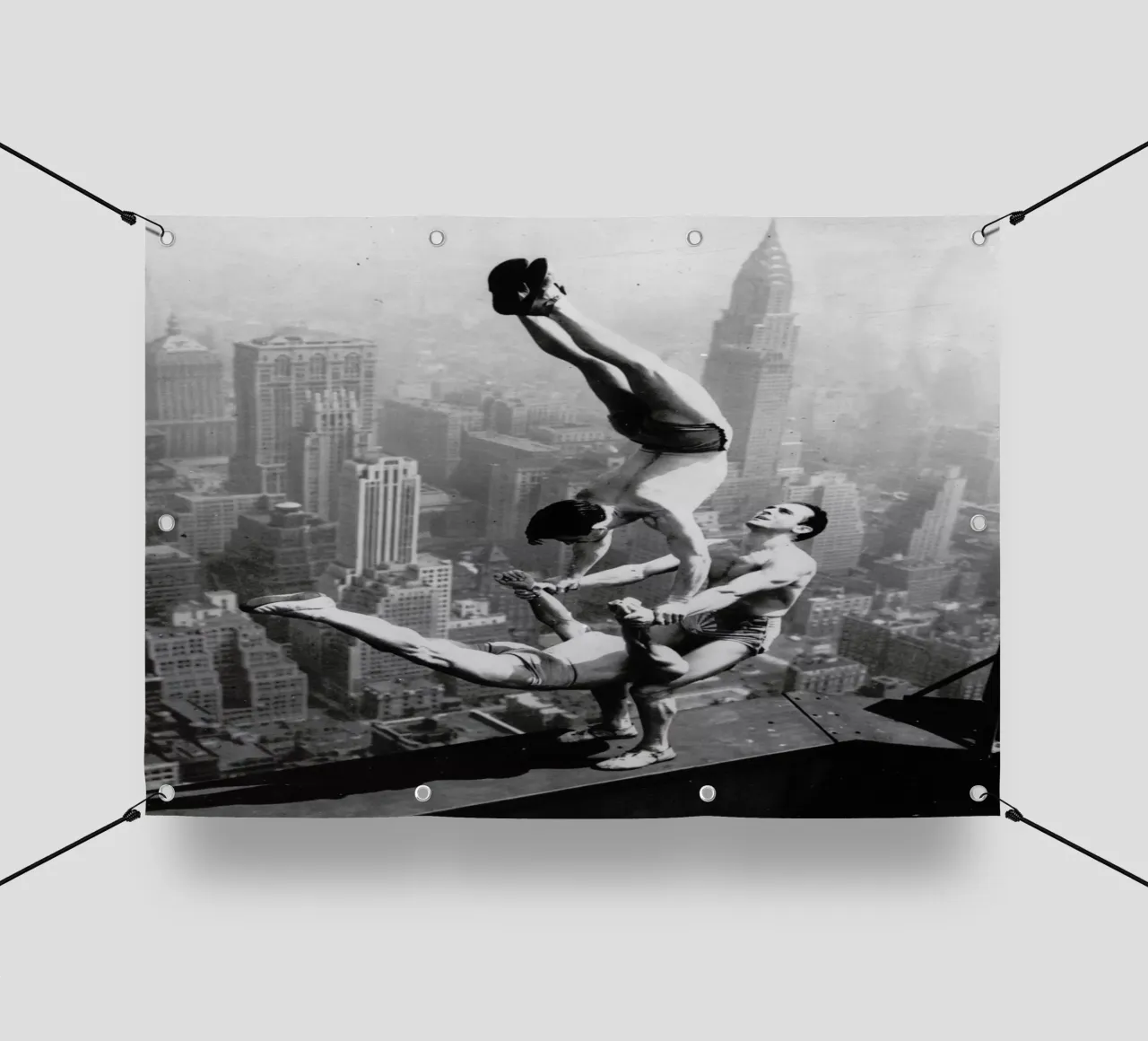 Tre acrobati all'Empire State Building 1934 telo in pvc da ARTOTHEK