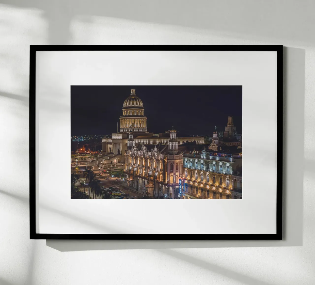 Edificio del Capitolio, L'Avana poster con telaio in legno da Dave Hare Photography
