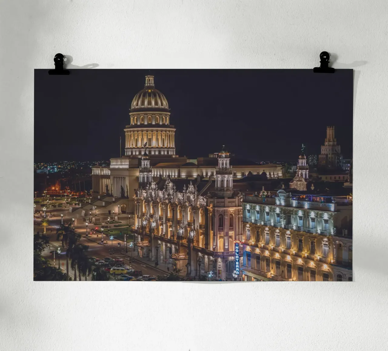 Edificio del Capitolio, L'Avana poster con telaio in legno da Dave Hare Photography