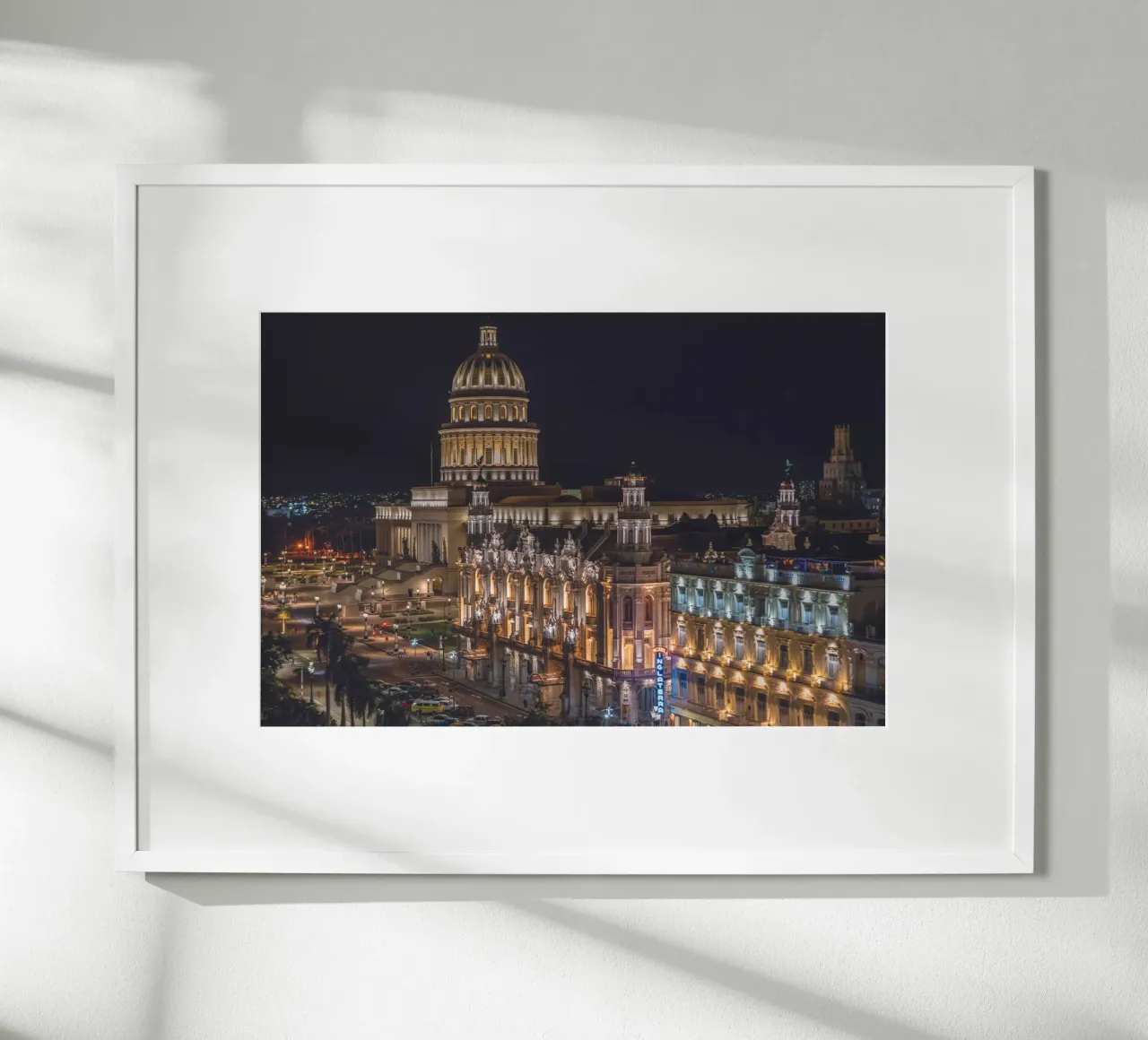 Edificio del Capitolio, L'Avana poster con telaio in legno da Dave Hare Photography