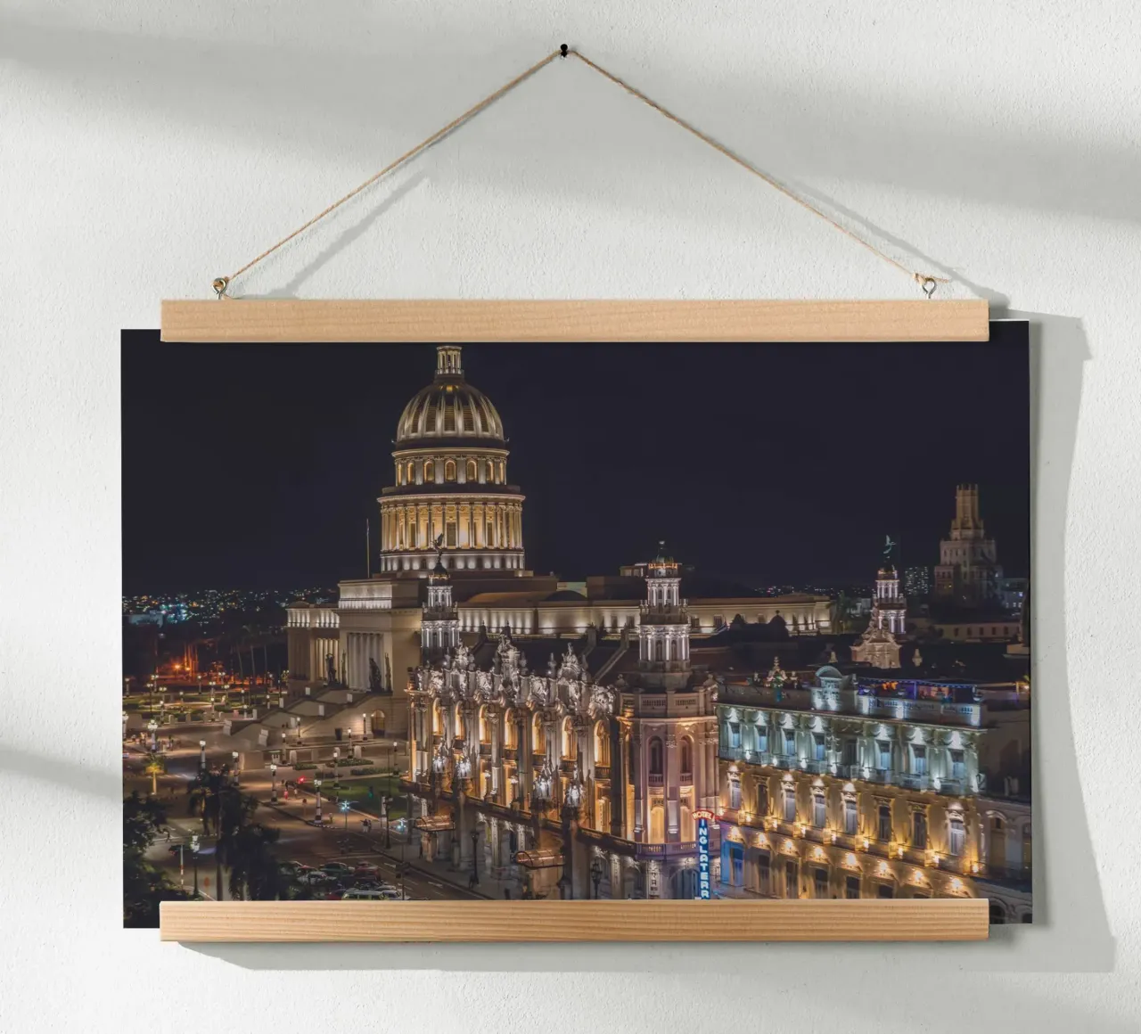 Edificio del Capitolio, L'Avana poster con telaio in legno da Dave Hare Photography