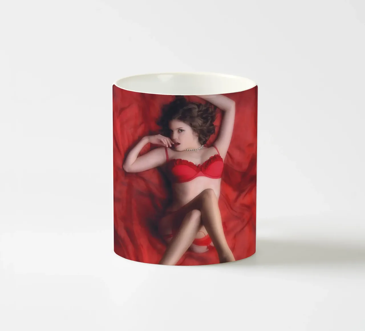 Dulce in red tazza in ceramica da Dave Hare Photography