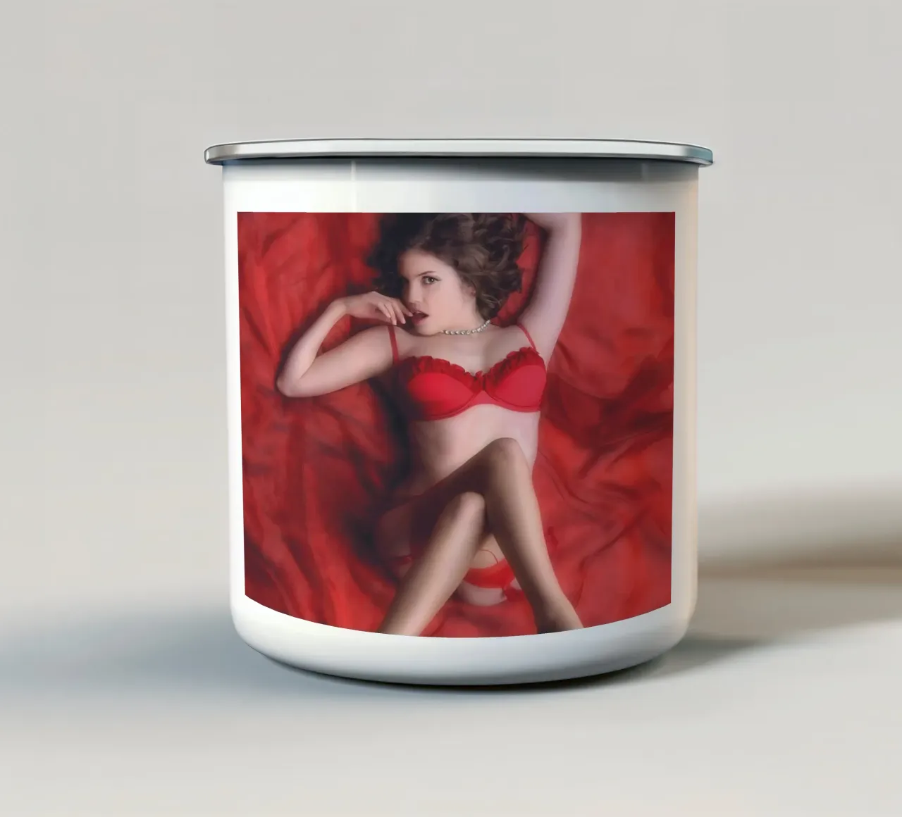 Dulce in red tazza in smalto da Dave Hare Photography