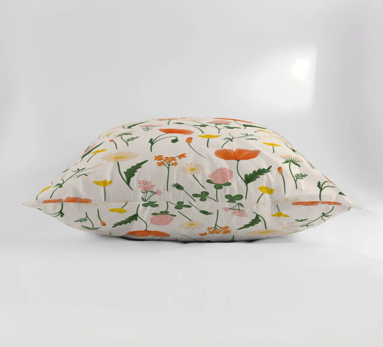 incantevoli fiori di campo cuscino da nicigabrieldesigns