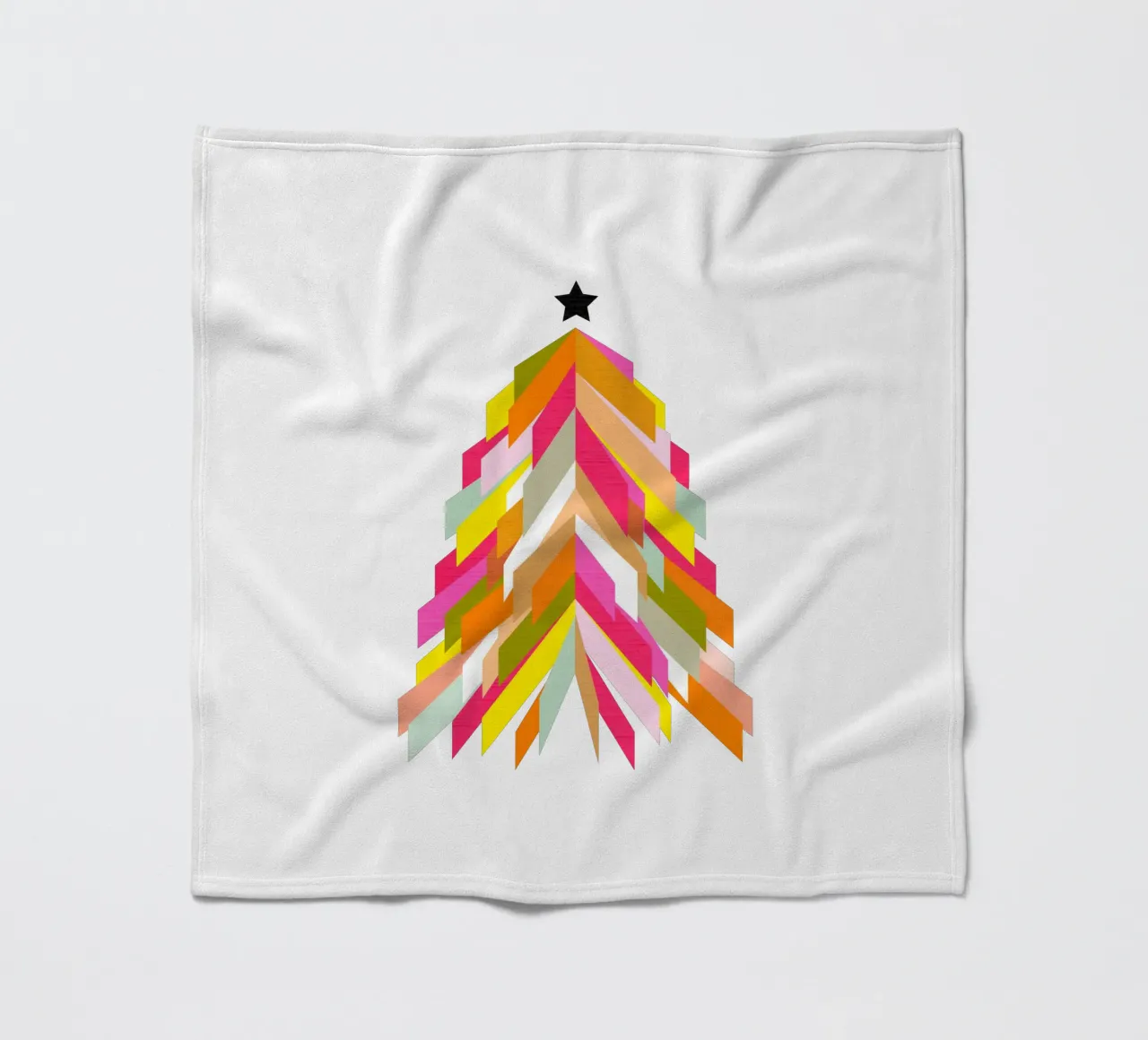 Albero di Natale retrò su bianco coperta in pile da Dominique Vari