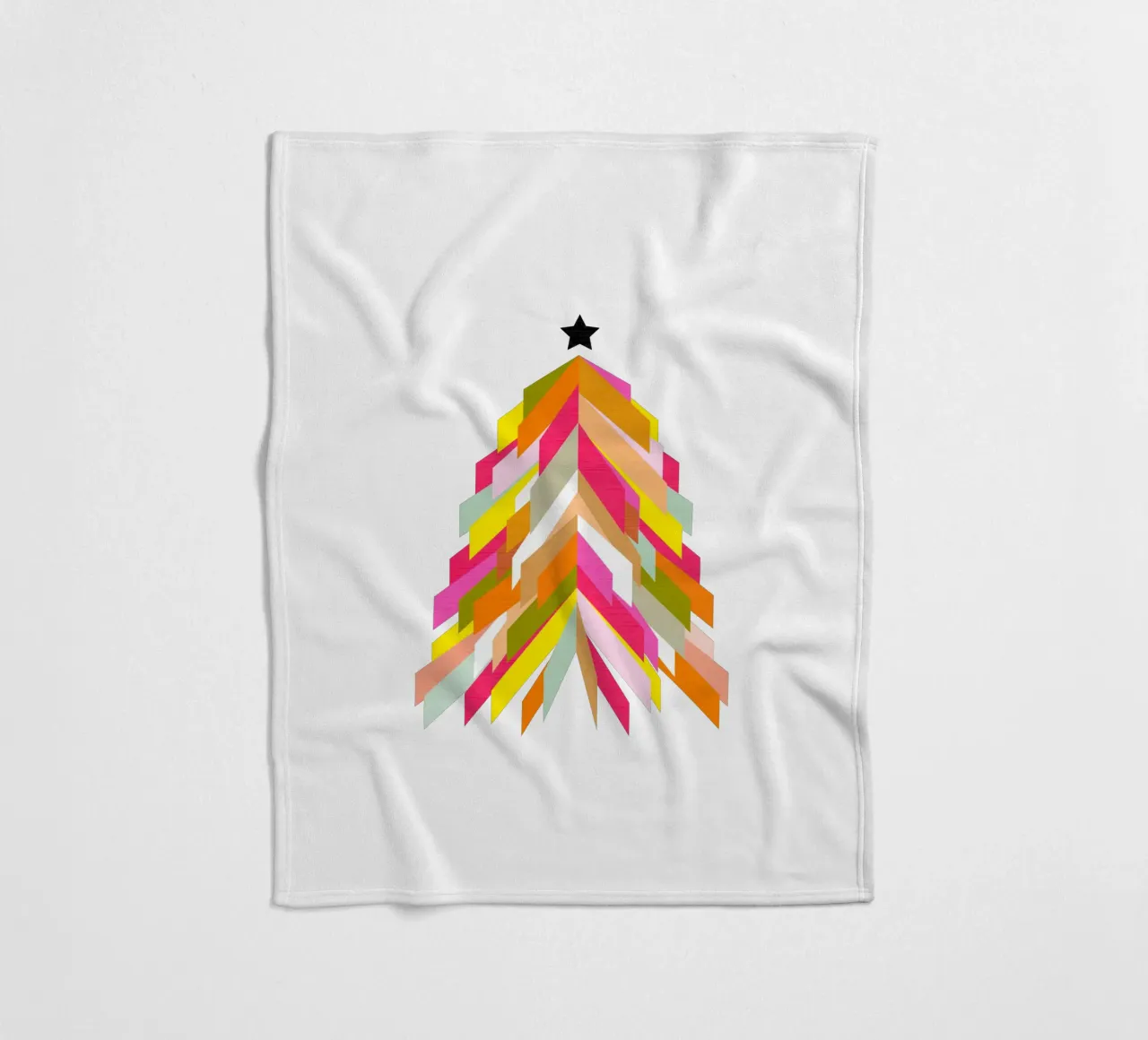 Albero di Natale retrò su bianco coperta in pile da Dominique Vari