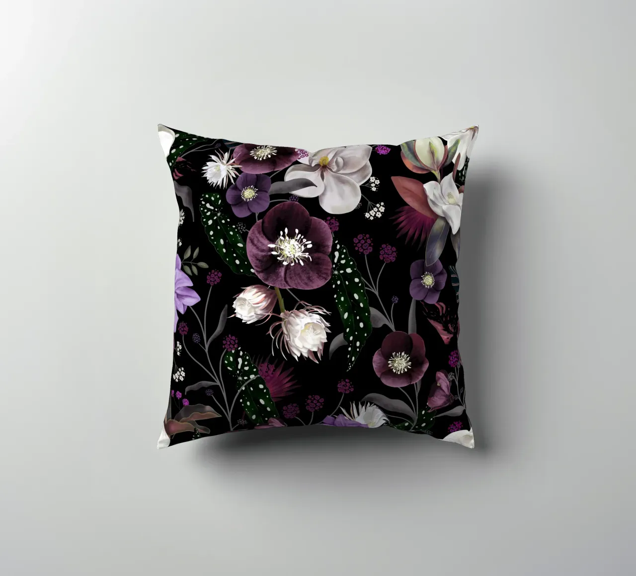Botanical Dream Midnight Dark Floral Pattern Kissen von anisillustration