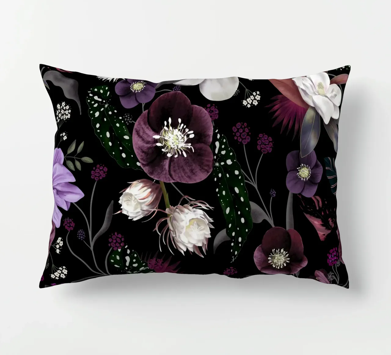 Botanical Dream Midnight Dark Floral Pattern Kissen von anisillustration