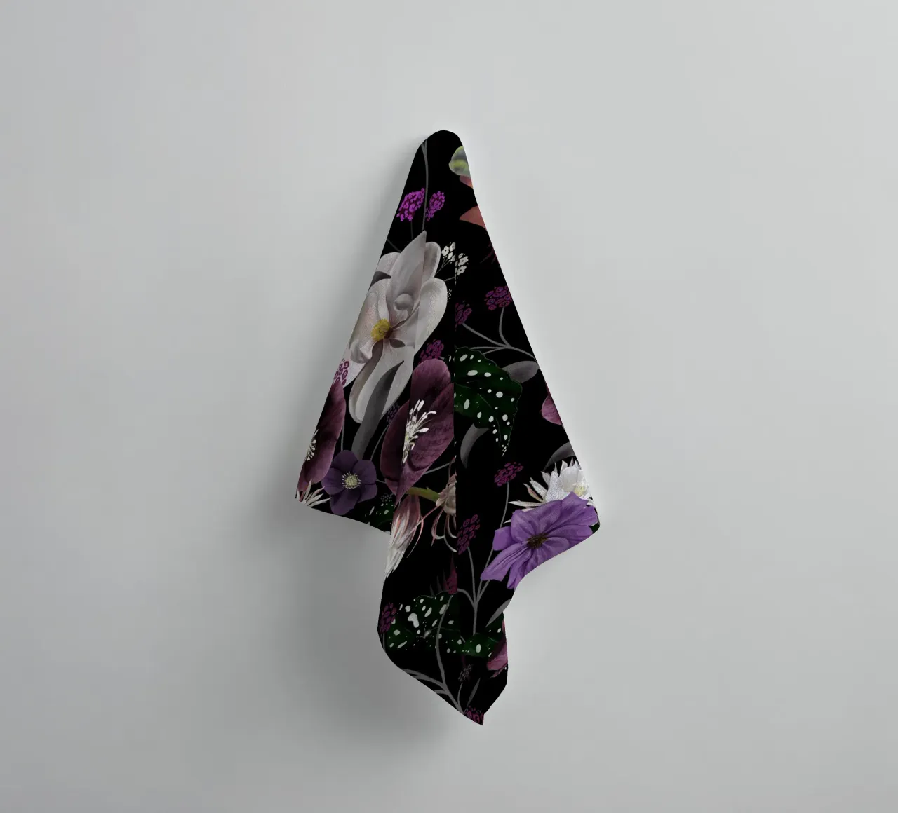 Botanical Dream Midnight Dark Floral Pattern Handtuch von anisillustration