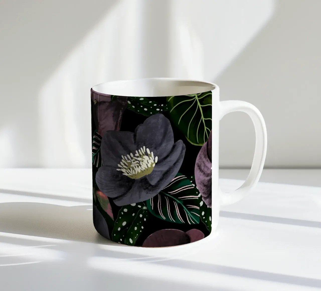 Dark Purple Flowers Pattern tazza in ceramica da anisillustration