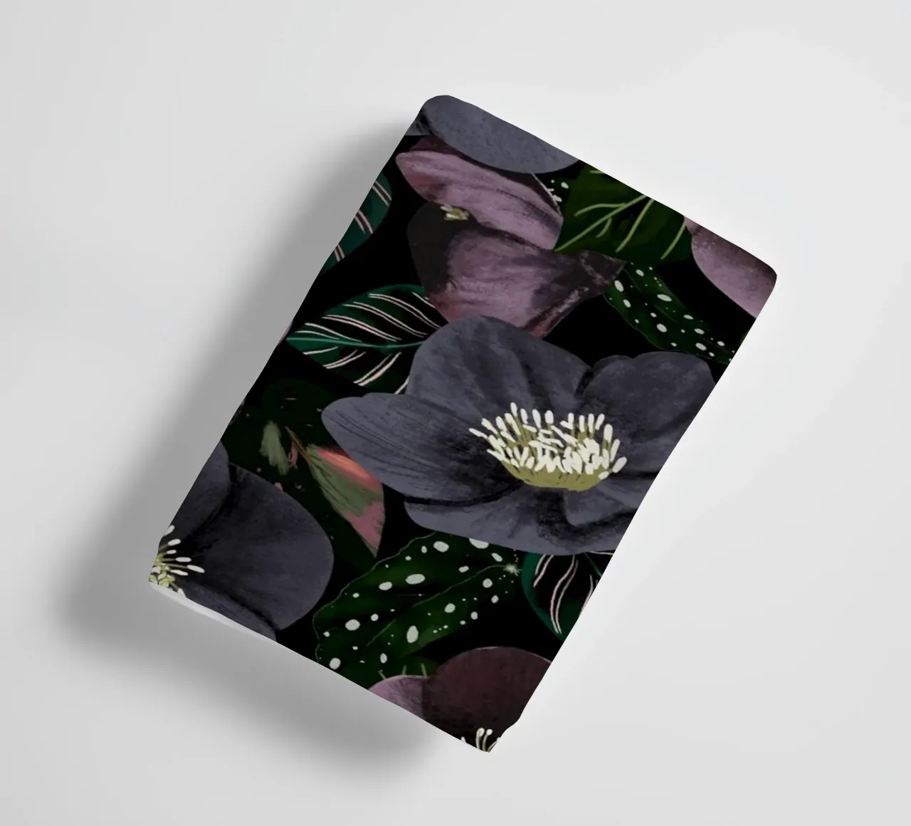 Dark Purple Flowers Pattern asciugamano da bagno da anisillustration