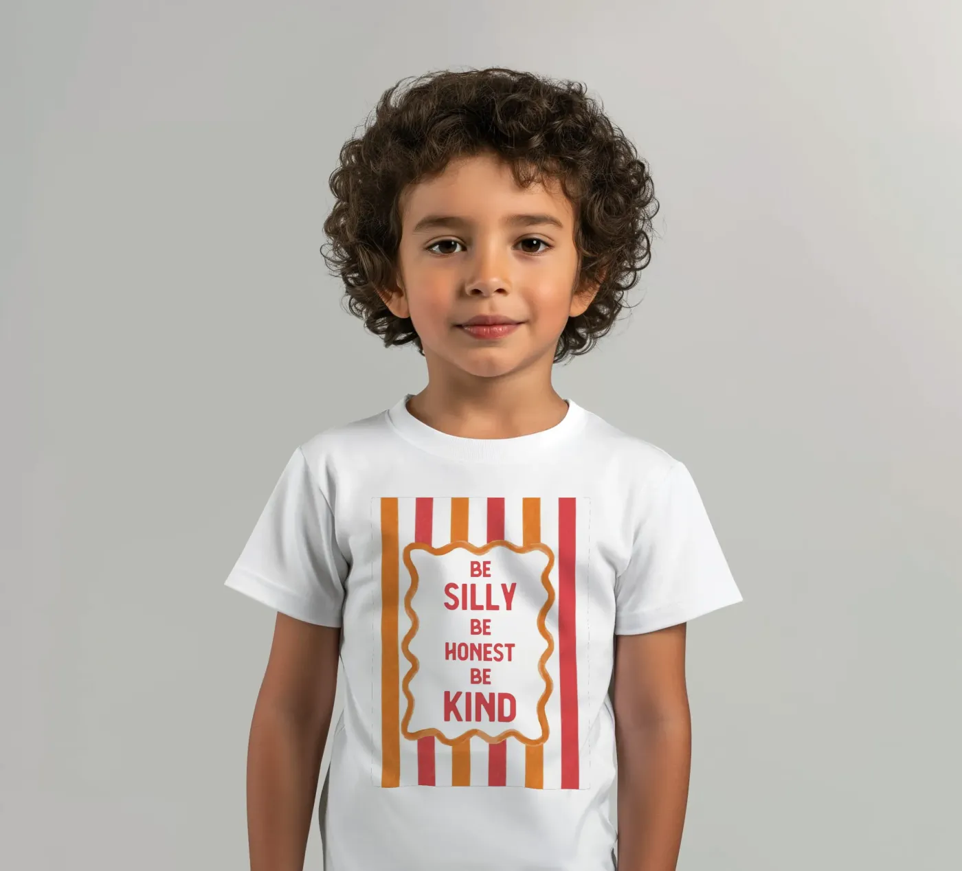 Sei albern, sei ehrlich, sei freundlich Kinder T-Shirt von Happyfacespace