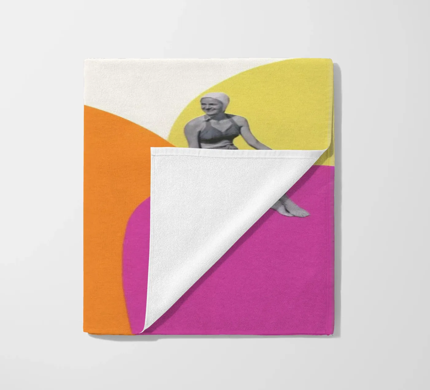 Cliff Diving Strandtuch von Cassia Beck Collage