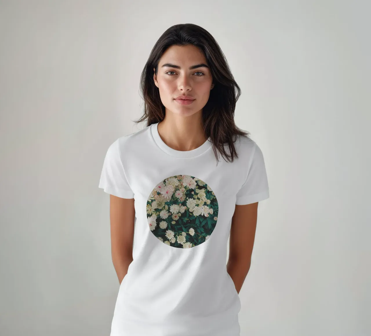 Fiori di pizzo t-shirt da Cassia Beck Photography