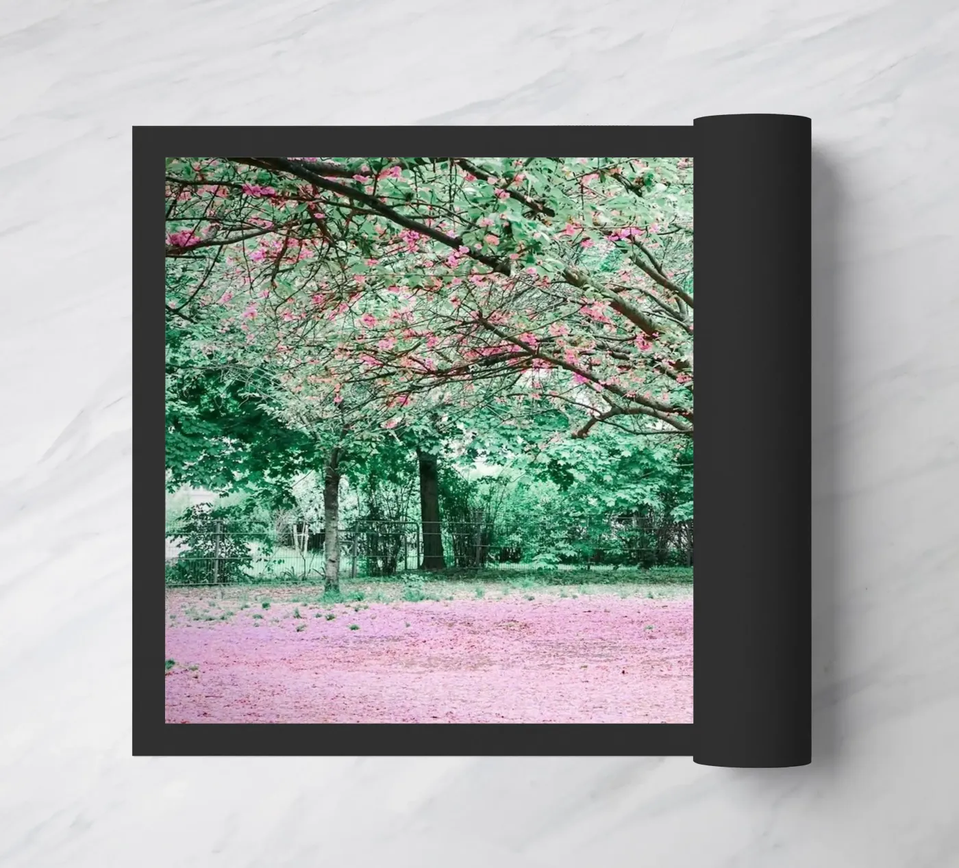 KIRSCHBAUM Fußmatte von KISSA STUDIO