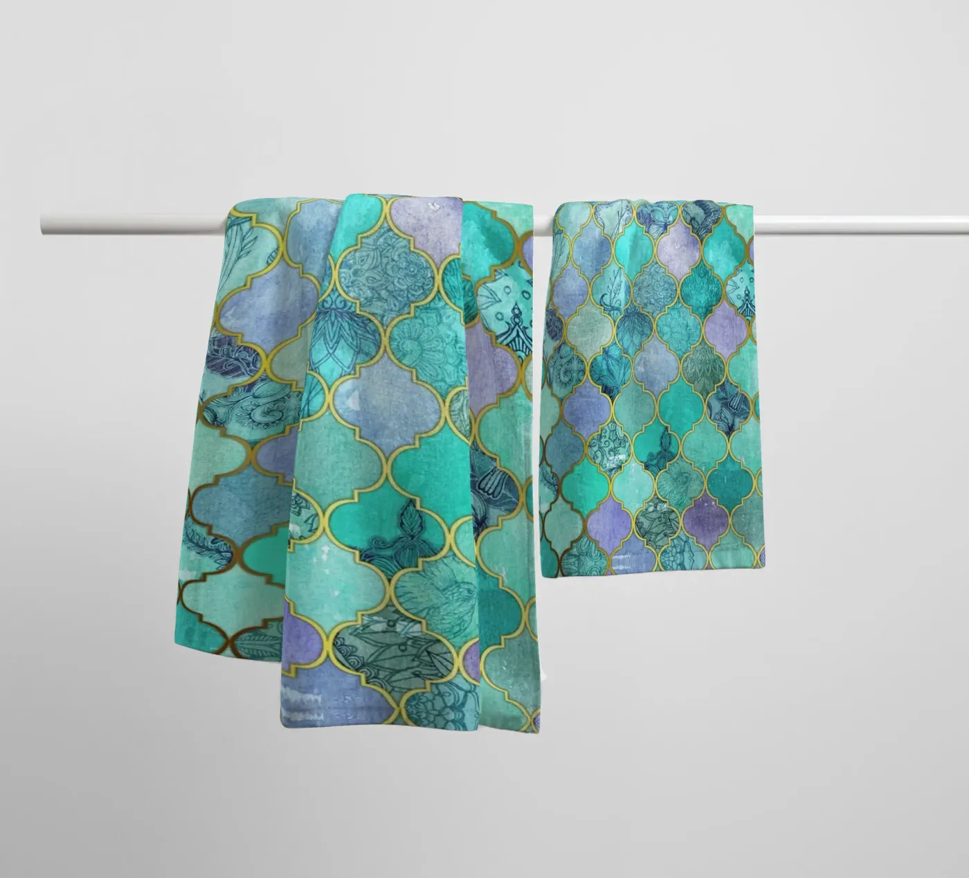 Mint Moroccan Tile Pattern badhanddoek van Micklyn Le Feuvre