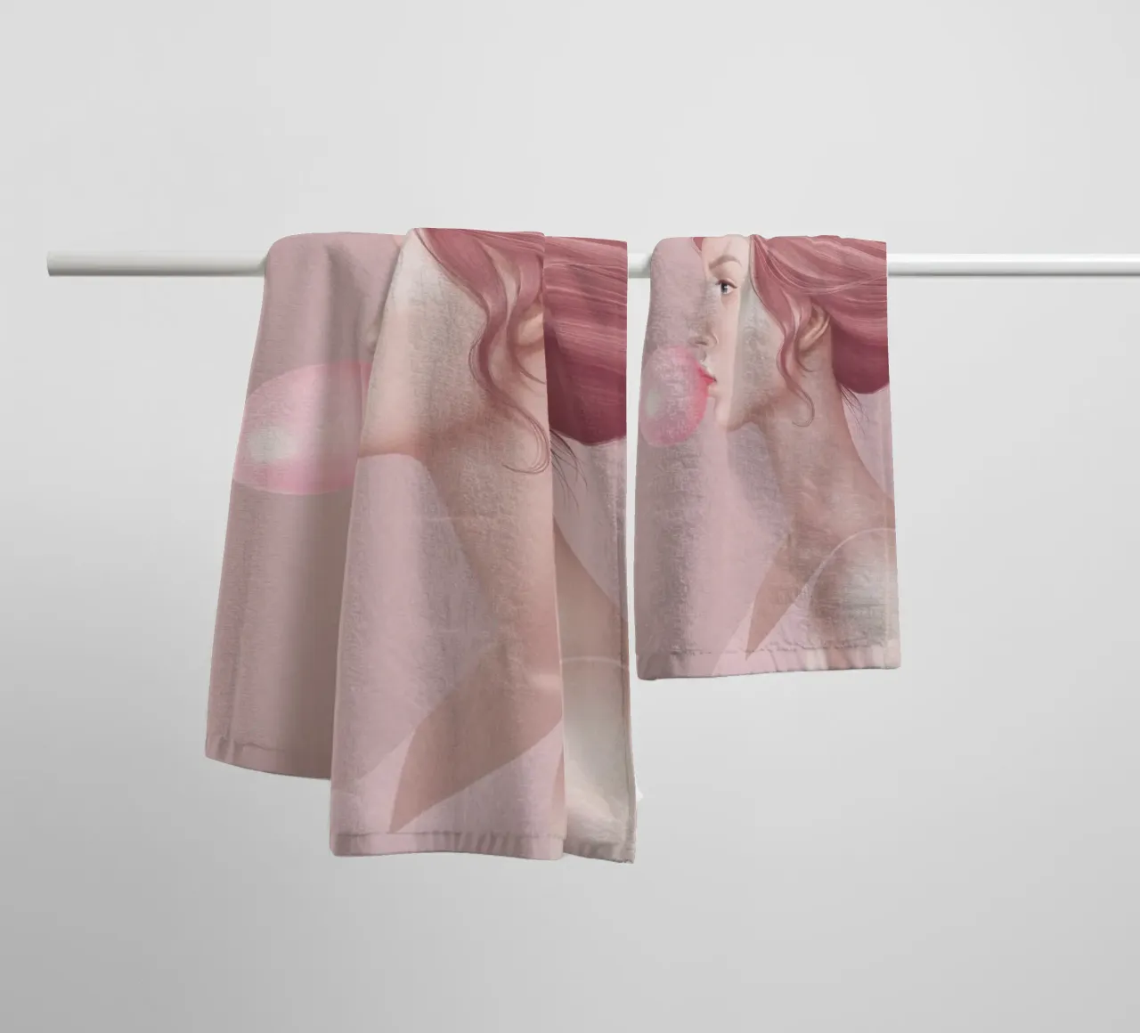 Aggrovigliato in una vita passata asciugamano da bagno da Artascy Art