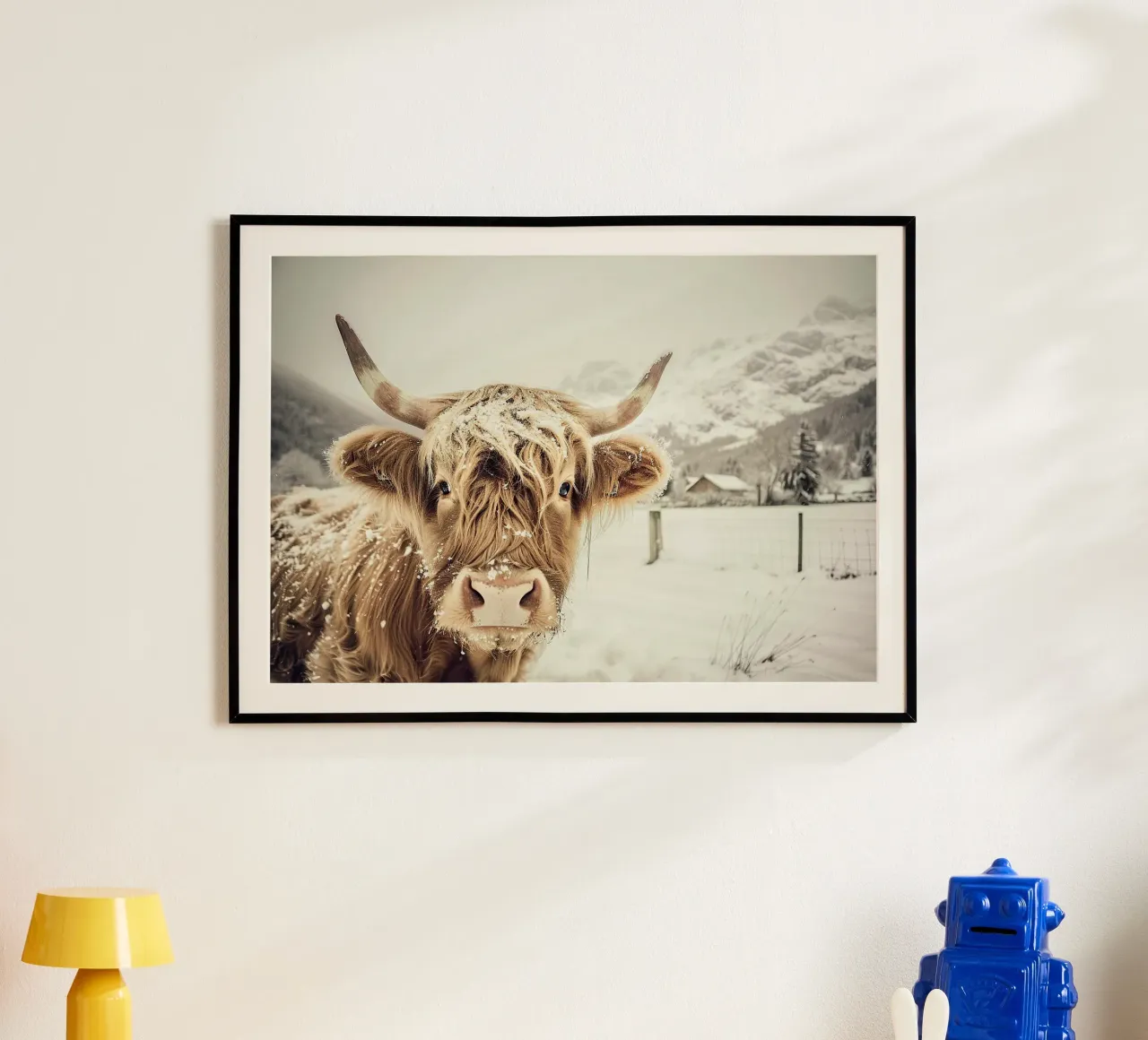 Un calme majestueux : la reine des Highlands poster avec cadre en bois de Nikis Art Studio