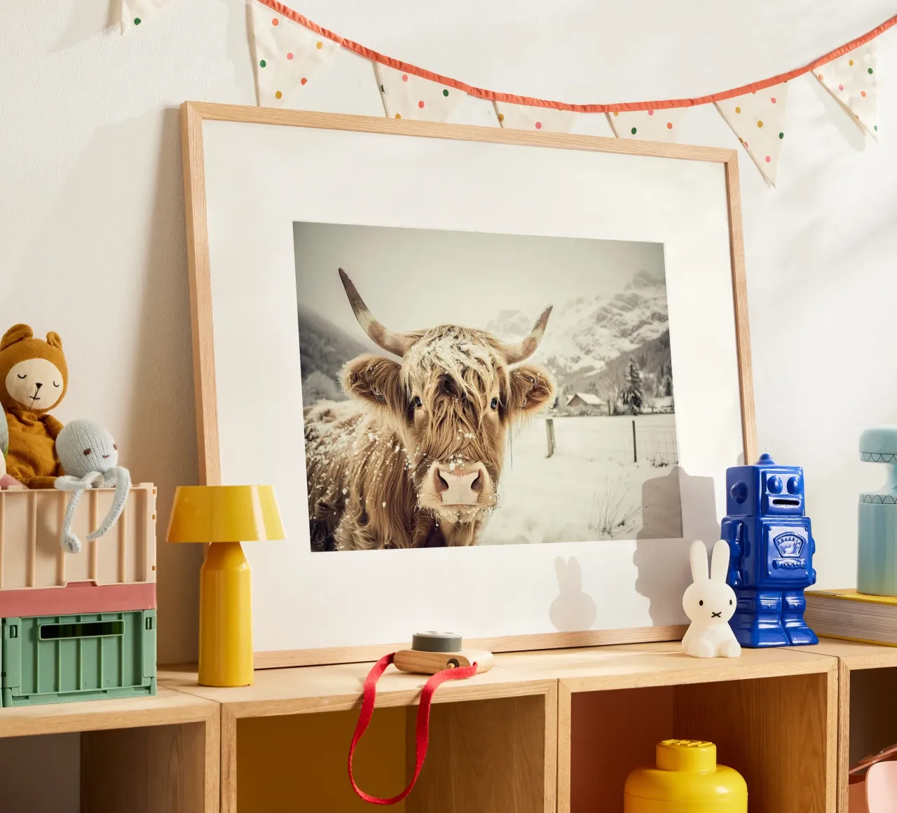 Un calme majestueux : la reine des Highlands poster avec cadre en bois de Nikis Art Studio