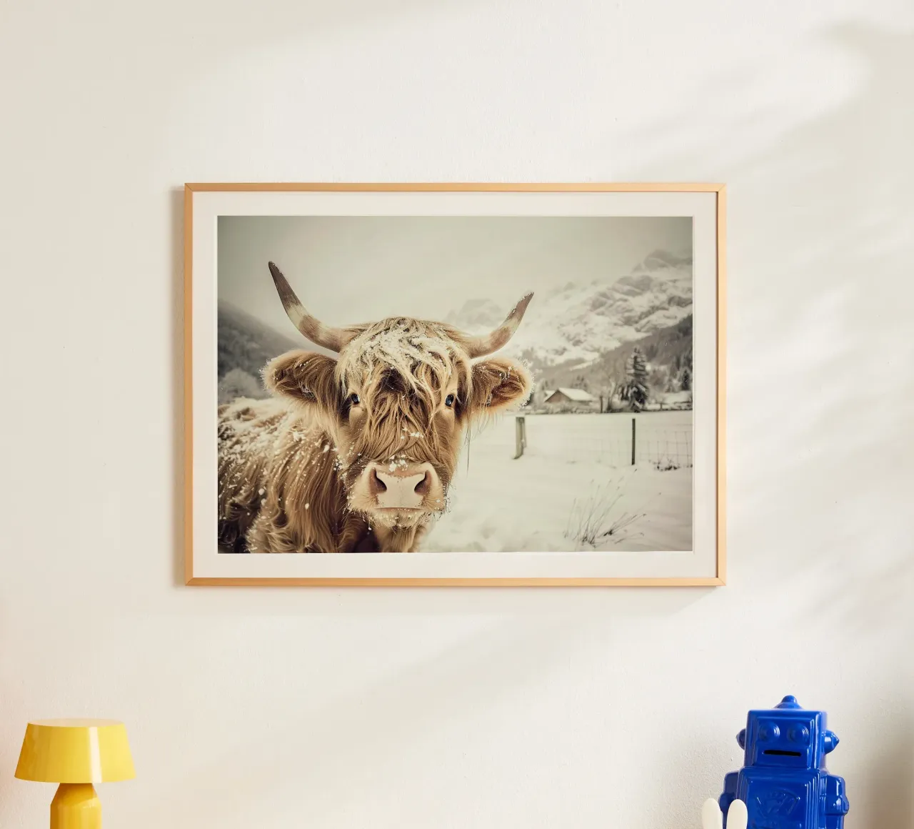 Un calme majestueux : la reine des Highlands poster avec cadre en bois de Nikis Art Studio