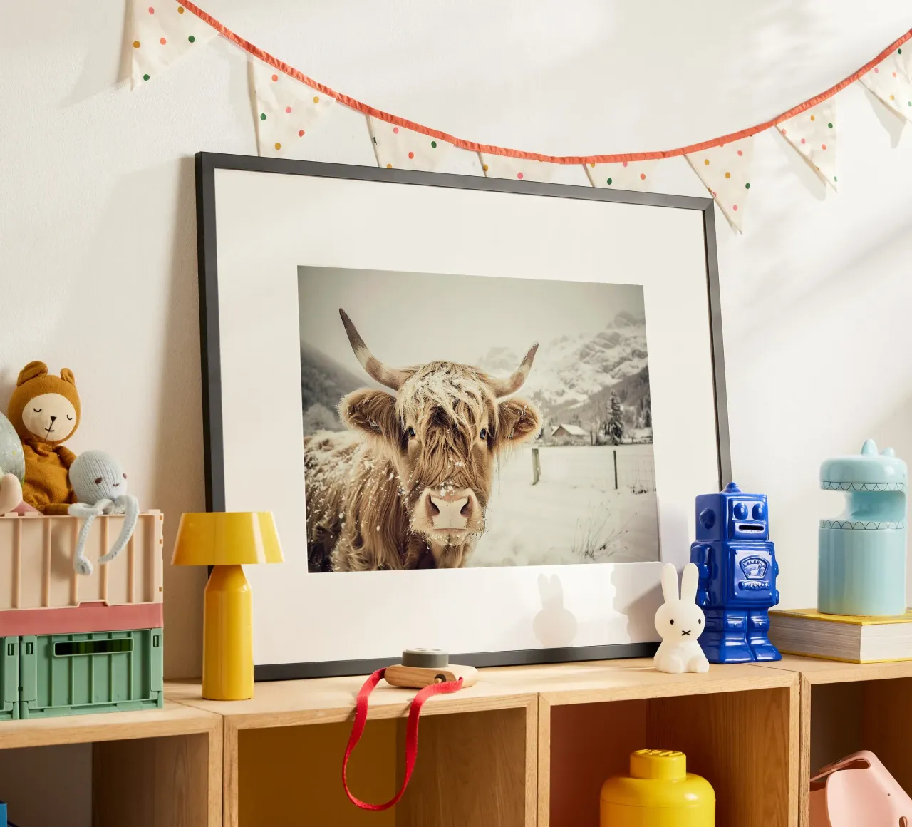 Un calme majestueux : la reine des Highlands poster avec cadre en bois de Nikis Art Studio