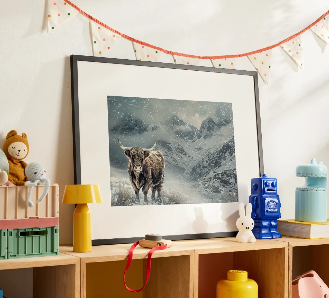 Natura intrecciata: la mucca delle Highlands e i Wildni poster con telaio in plastica da Nikis Art Studio