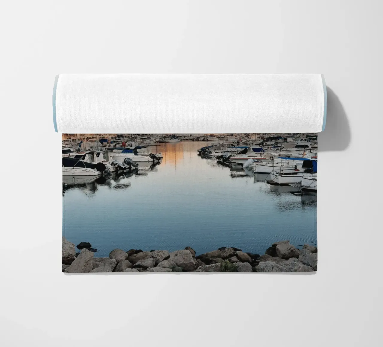 Sunset in a Mediterranean Port - Photography telo mare da Les Meravelles