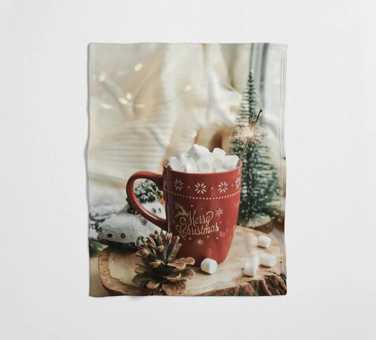 Kerstmok met marshmallows - Gezellige kerst Art Print fleecedeken van Whole©