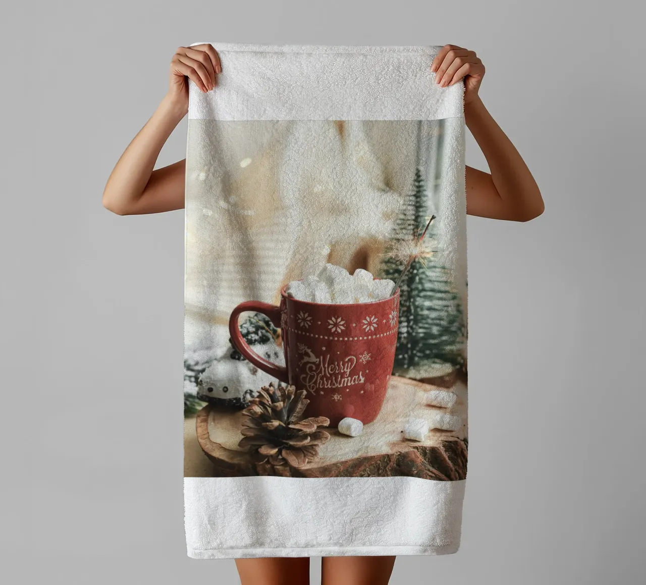 Kerstmok met marshmallows - Gezellige kerst Art Print badhanddoek van Whole©