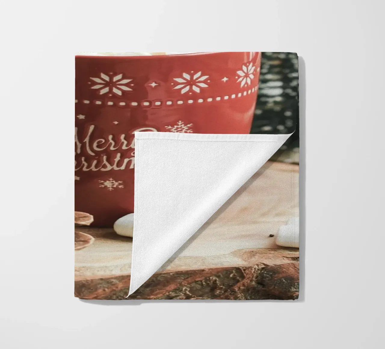 Kerstmok met marshmallows - Gezellige kerst Art Print strandhanddoek van Whole©