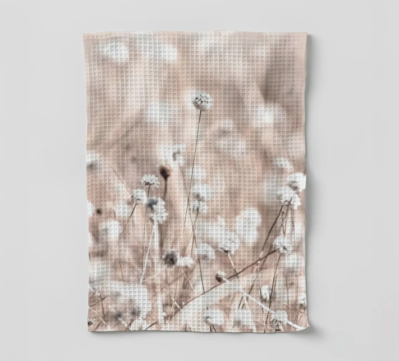 Titre : Fleurs de prairie délicates - motif naturel minimaliste torchon de Whole©