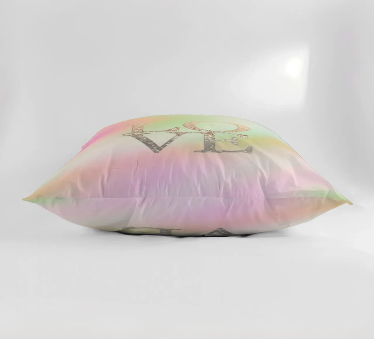 Gold LOVE Regenbogen Kissen von Monika Strigel