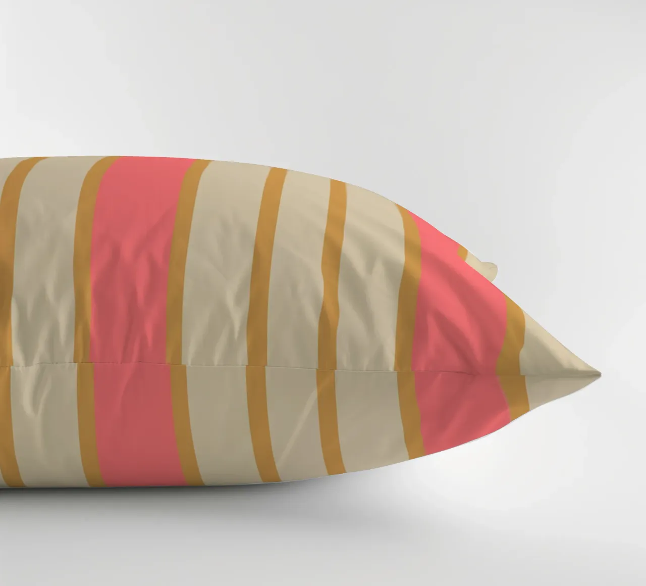 Strisce Regency oro-rosa cuscino da Victoriabeyer