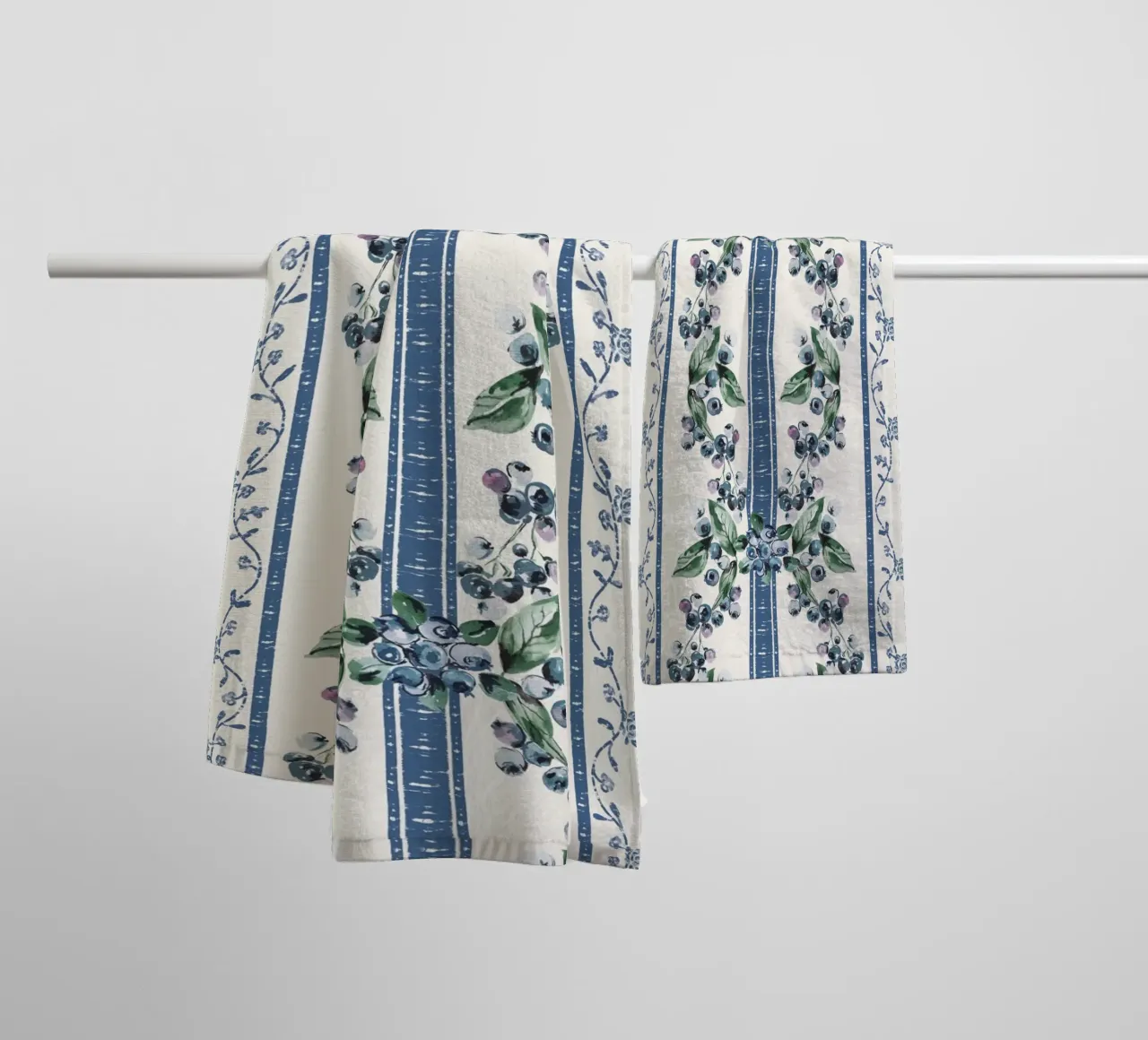 Blueberries Stripes Grandmillennial Pattern asciugamano da bagno da anisillustration