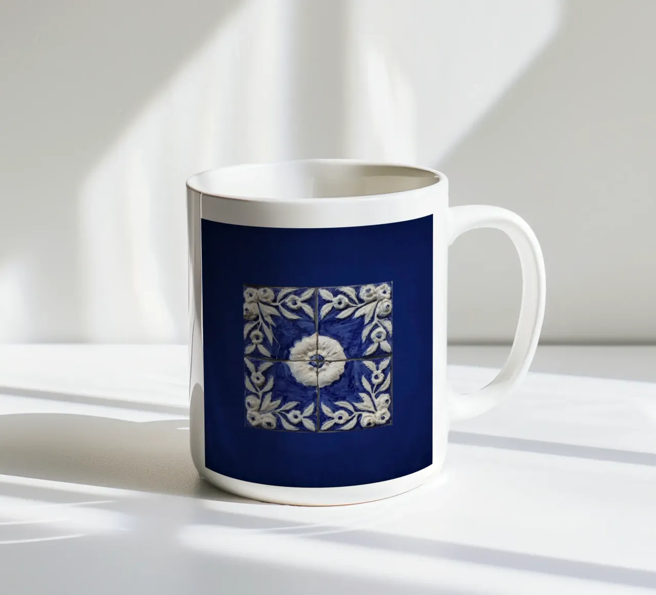 Piastrella blu antico tazza in ceramica da Teresa André