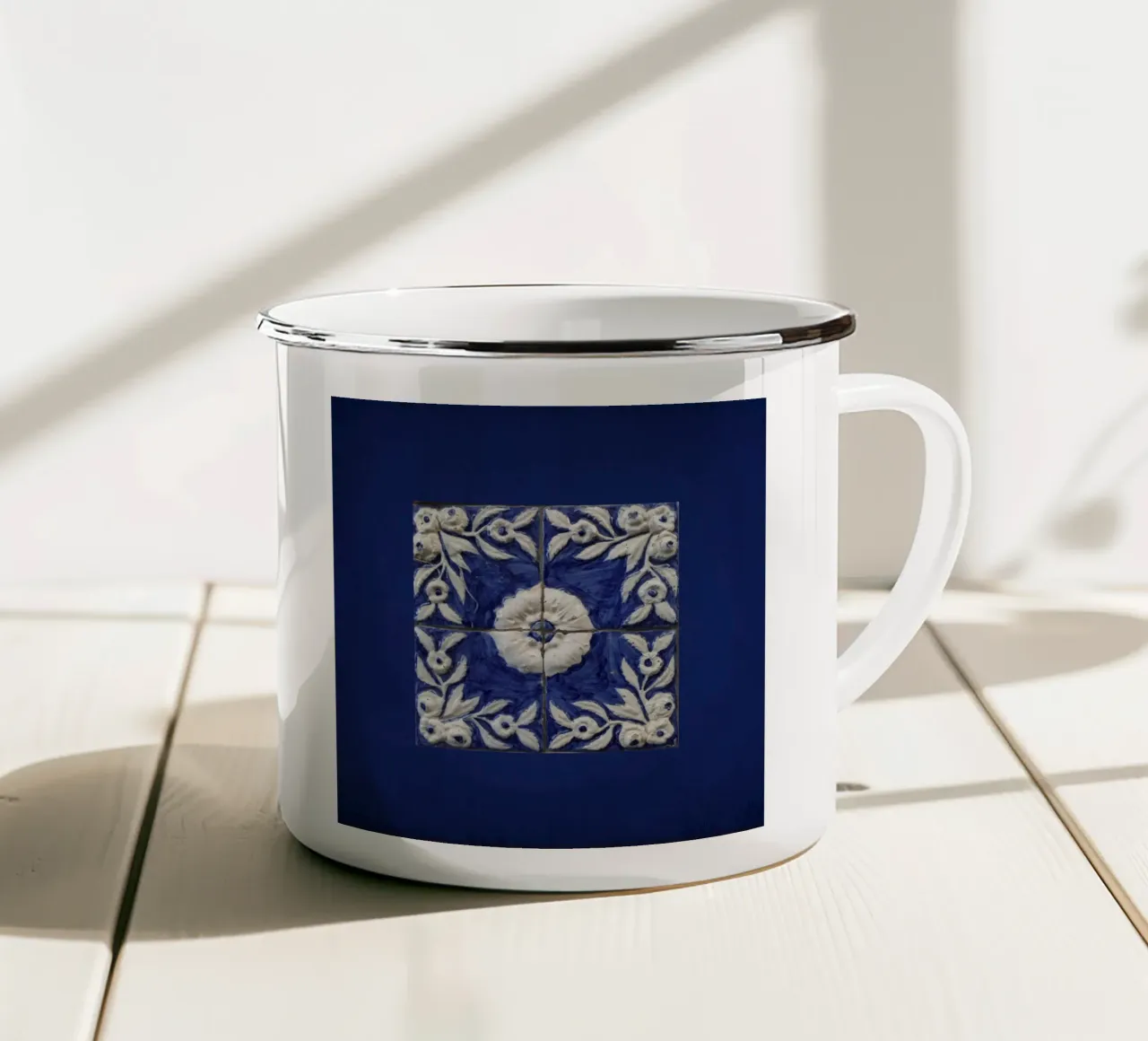Piastrella blu antico tazza in smalto da Teresa André