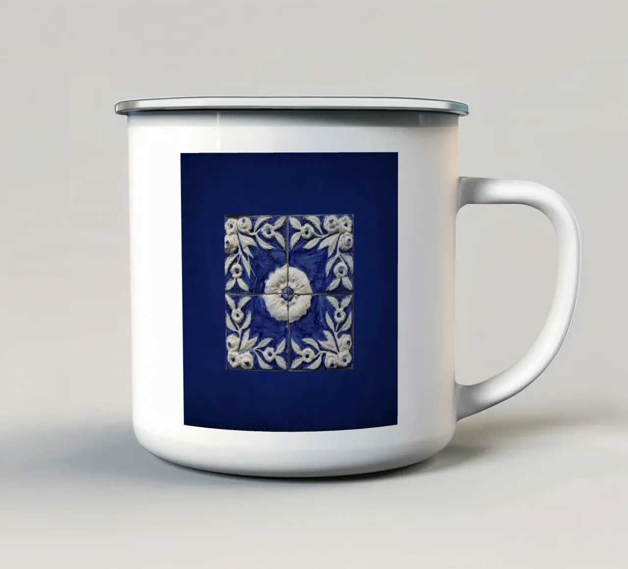 Piastrella blu antico tazza in smalto da Teresa André