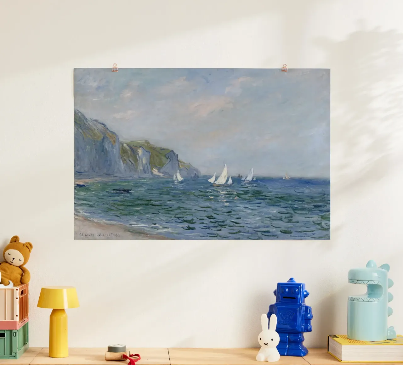 Monet - Scogliere e barche a vela a Pourville poster con telaio in alluminio da ARTOTHEK