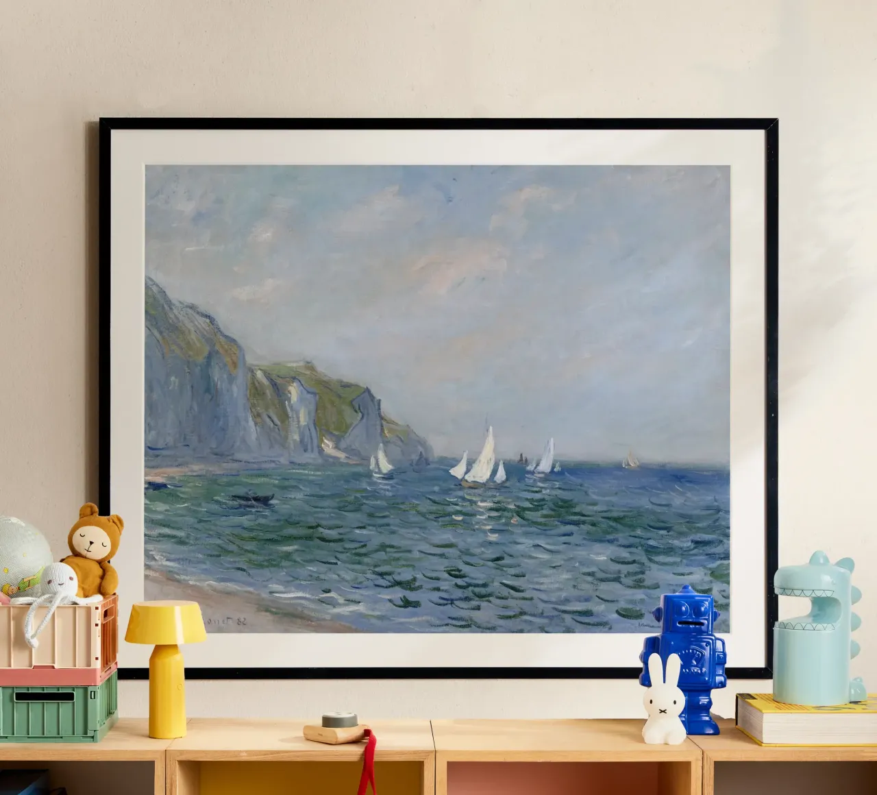 Monet - Scogliere e barche a vela a Pourville poster con telaio in alluminio da ARTOTHEK