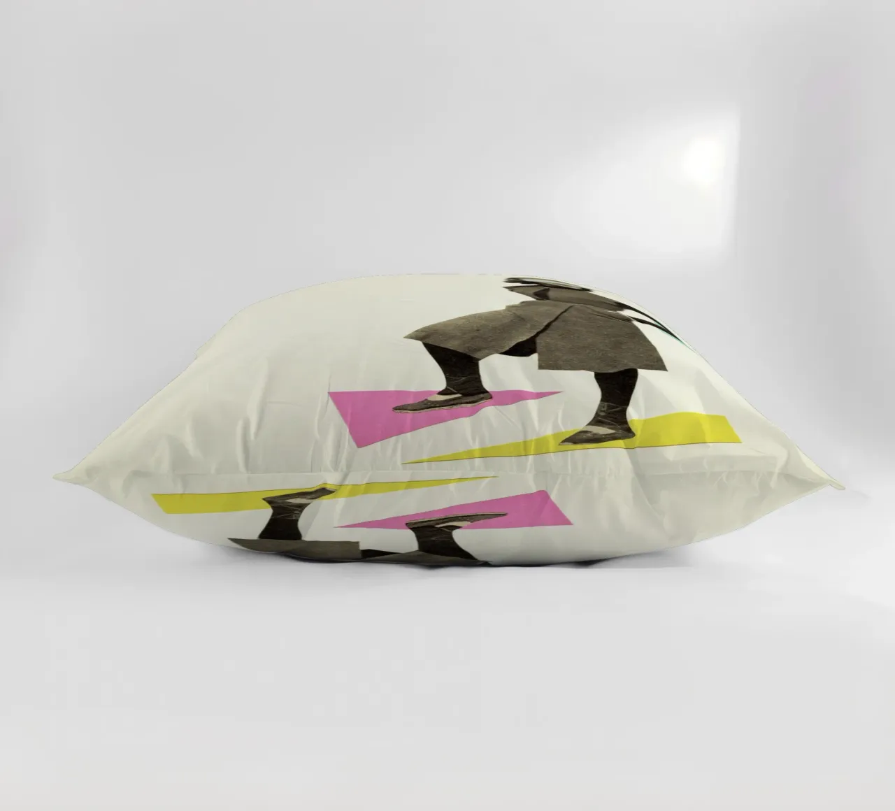 Silhouette galbée coussin de Cassia Beck Collage