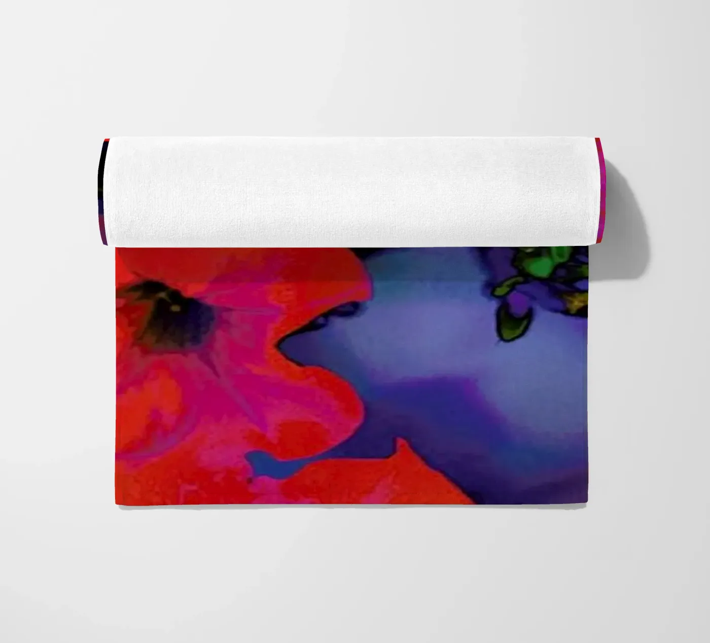 Ruby Red Vine Strandtuch von Amy Sia
