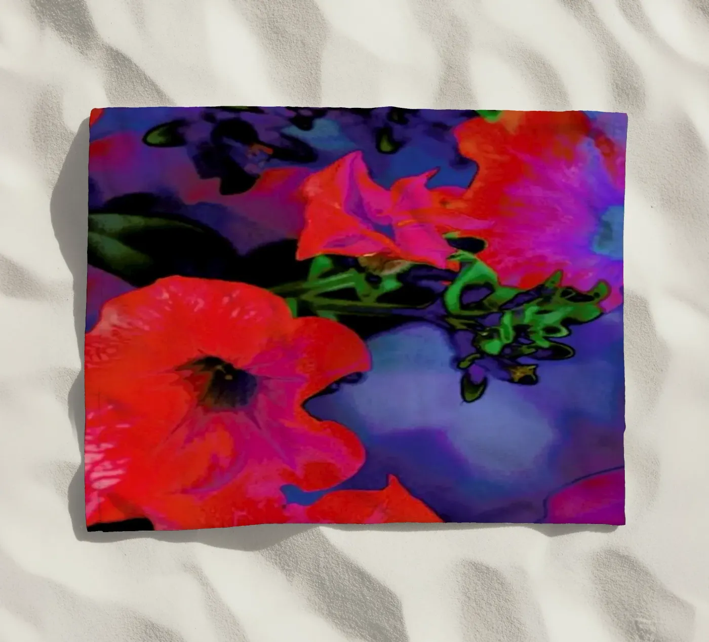 Ruby Red Vine Strandtuch von Amy Sia