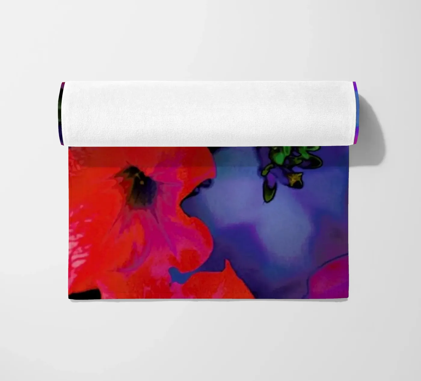 Ruby Red Vine Strandtuch von Amy Sia