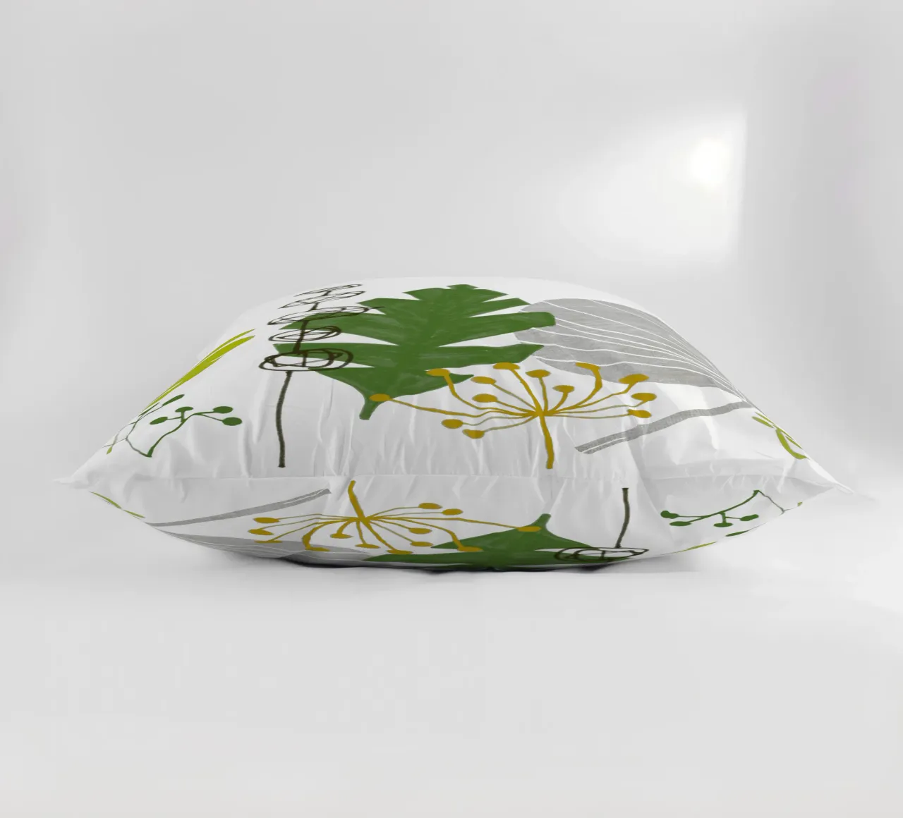 Turn A New Leaf cuscino da Catherine Aguilar