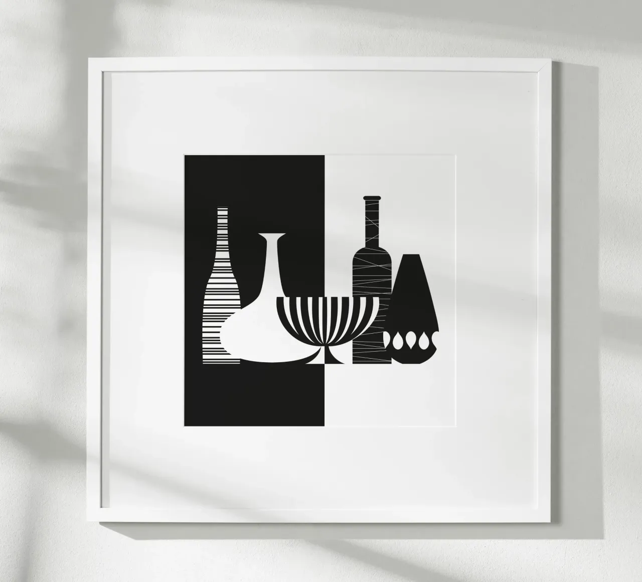 Still Life In Black And White poster con telaio in alluminio da Catherine Aguilar