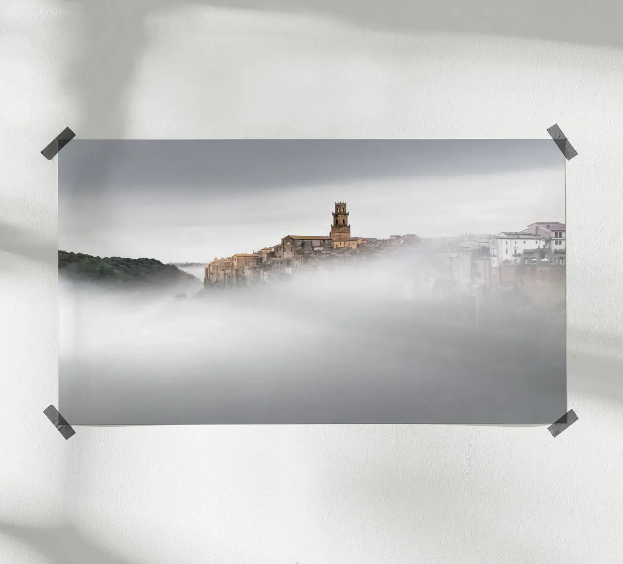 Ancient Skyline Pitigliano - Italien poster con telaio in plastica da Håggard Photography | Ronny Behnert