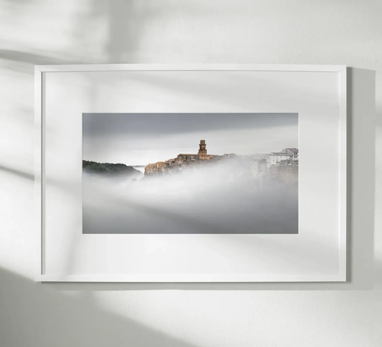 Ancient Skyline Pitigliano - Italien poster con telaio in plastica da Håggard Photography | Ronny Behnert