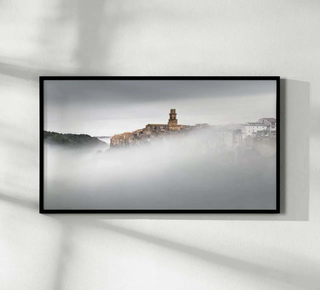Ancient Skyline Pitigliano - Italien poster con telaio in plastica da Håggard Photography | Ronny Behnert