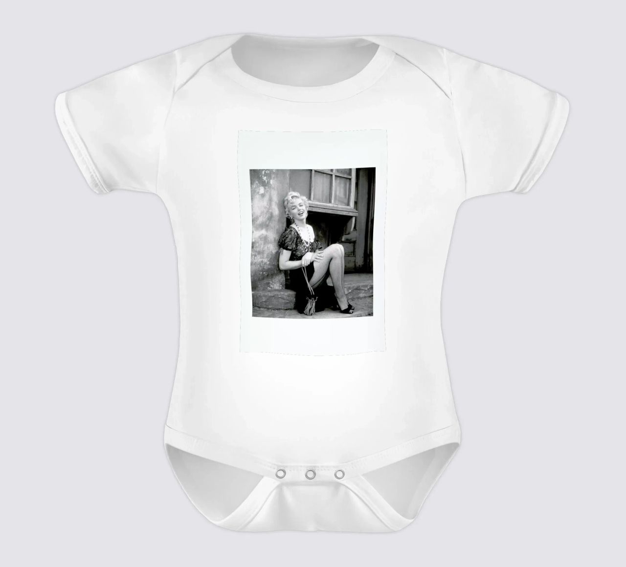Marilyn Monroe in Bus Stop body neonato maniche corte da Gallery Print and Art Limited
