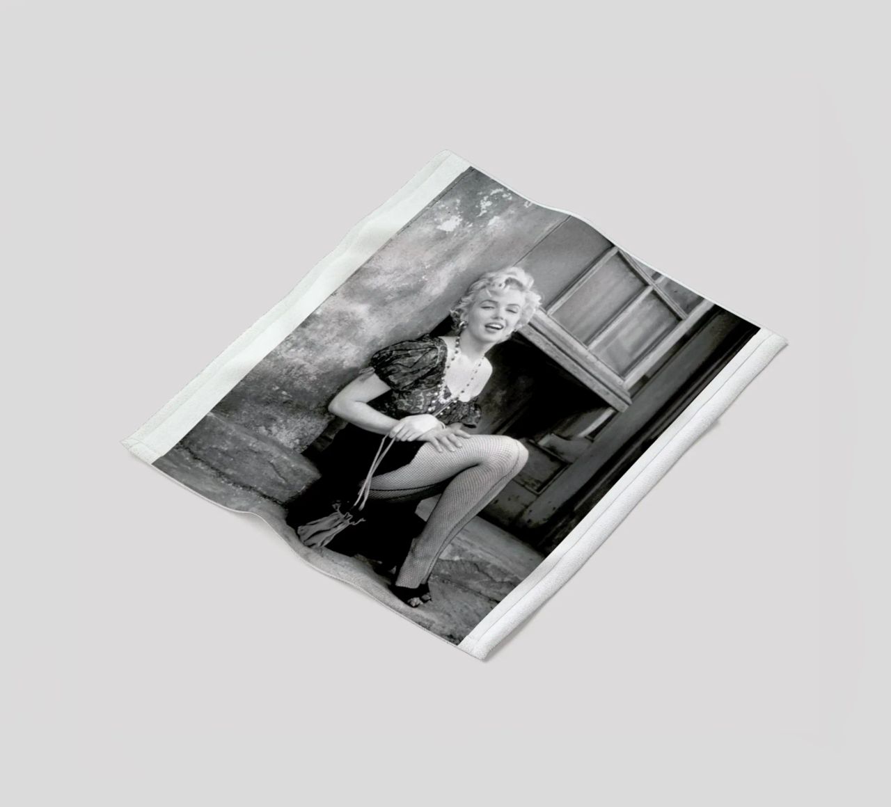 Marilyn Monroe in Bus Stop coperta in pile da Gallery Print and Art Limited